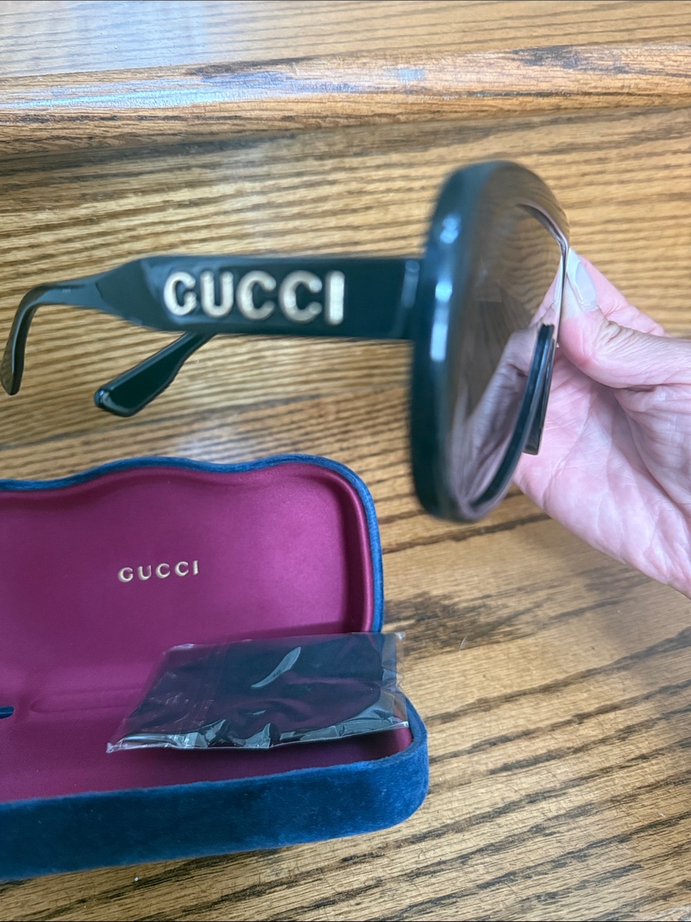 Gucci Women's Black Oversized Shield Sunglasses - Picture 3 of 8